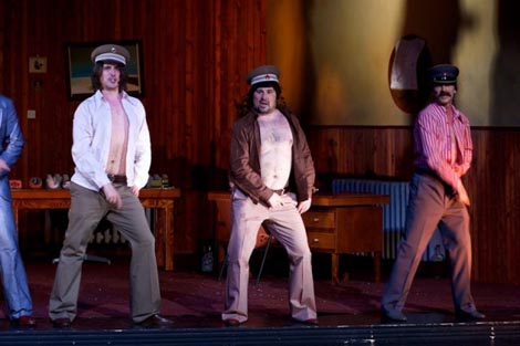 Hrvatsko narodno kazalište u Osijeku: Branislav Nućić, Sumnjivo lice, red. Olja Đorđević