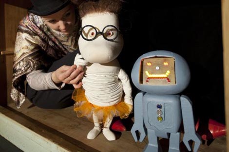 Lutkovno gledališče Ljubljana, Slovenija, Maja Kunšič, Svi različiti, svi čudni (Vsi drugačni, vsi čudni) red. Maja Kunšič