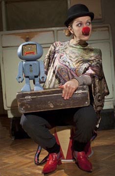 Lutkovno gledališče Ljubljana, Slovenija, Maja Kunšič, Svi različiti, svi čudni (Vsi drugačni, vsi čudni) red. Maja Kunšič