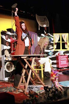 Dječje kazalište Dubrava, Zagreb, & Kazališna družina Pinklec, Čakovec: Tata Lav i njegova sretna djeca (po motivima slikovnice Horsta Eckerta Janosha), red. Paolo Tišljarić 