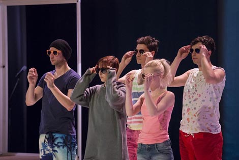 Kazališna družina Pinklec, Čakovec, VRUM performing arts collective, Zagreb, Hrvatsko narodno kazalište u Varaždinu: Andri Beyeler, The killer in me is the killer in you, my love, red. Sanja Tropp Frühwald i Till Frühwald