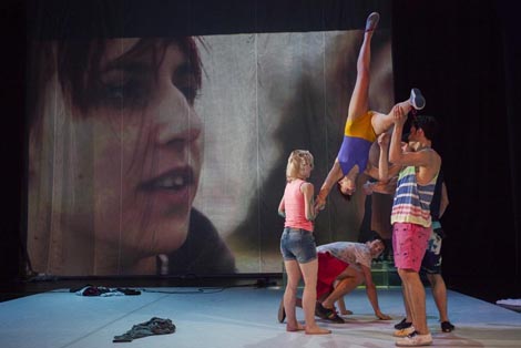 Kazališna družina Pinklec, Čakovec, VRUM performing arts collective, Zagreb, Hrvatsko narodno kazalište u Varaždinu: Andri Beyeler, The killer in me is the killer in you, my love, red. Sanja Tropp Frühwald i Till Frühwald