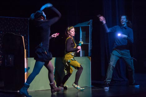 Scena Martin Hrvatskog doma Vukovar: Saša Eržen, Ti loviš!, red. Lidija Helajz, foto: Dražen Bota