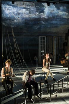 tg STAN, Belgija, Anton Pavlovič Čehov, Višnjik, red. tg STAN, foto: © Koen Broos