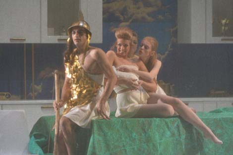 Hrvatsko narodno kazalište u Osijeku: Ana Tonković Dolenčić, Zeusove ljubavnice, red. Ivan Leo Lemo