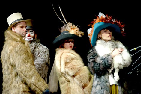 Jugoslovensko dramsko pozorište: Milena Marković, Zmajeubice, red. Iva Milošević