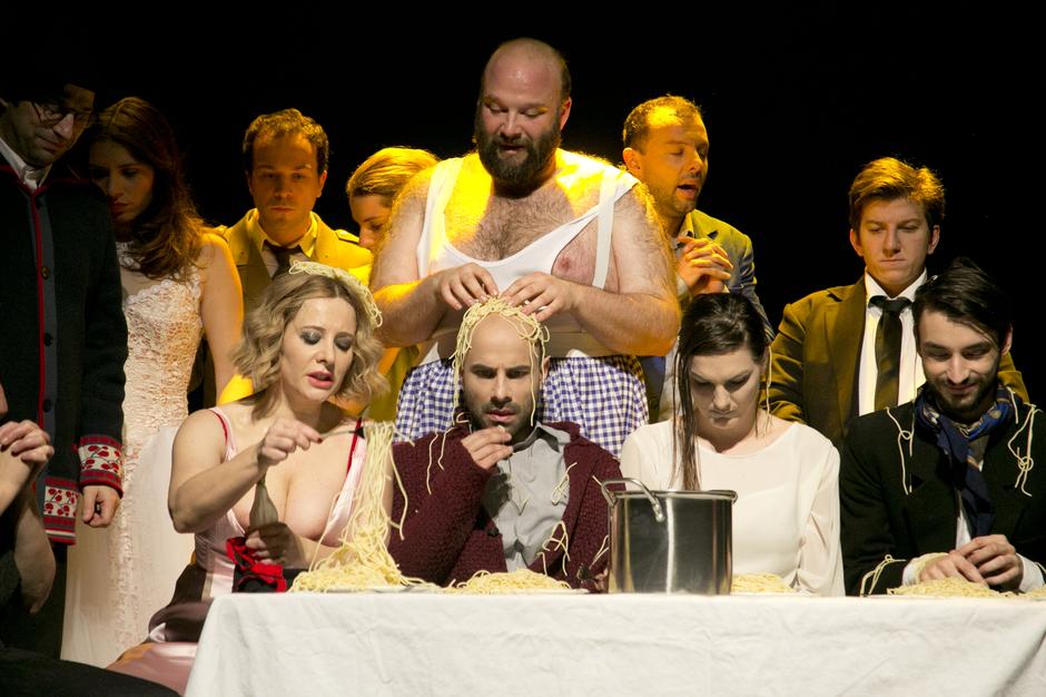 Satiričko kazalište Kerempuh, Luigi Pirandello, <em>Šest likova traži autora</em>, red. Oliver Frljić