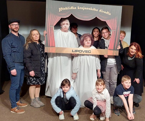 Kazališna grupa iz Ljudevit Sela na godišnjoj smotri 2022. godine (foto Češka beseda Lipovac)