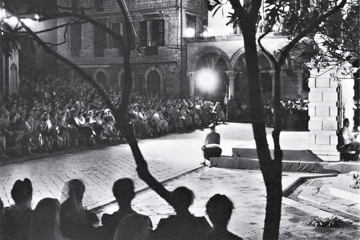 <em>Novela od Stanca</em> izvedena u sklopu Dubrovačkih ljetnih igara 1952. u režiji Marka Foteza