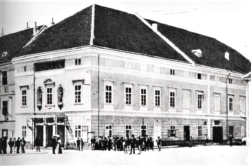 Stankovićev teatar, fotografija iz 1890. (Zgrada otvorena 4. listopada 1834., a prenamjena u administrativni prostor nakon otvaranja zgrade HNK-a, 1895.)