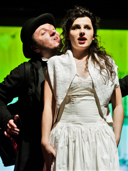 Gradsko kazalište Joza Ivakić Vinkovci, Hrvatsko kazalište u Pečuhu: Joza Ivakić, <em>Vrzino kolo</em>, red. Vjekoslav Janković, 2017. 